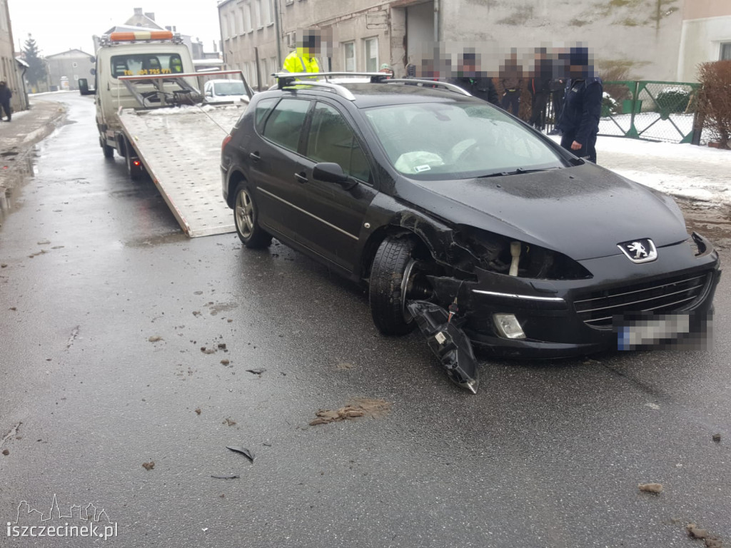 Stłuczka w centrum Barwic. Trzy samochody rozbite
