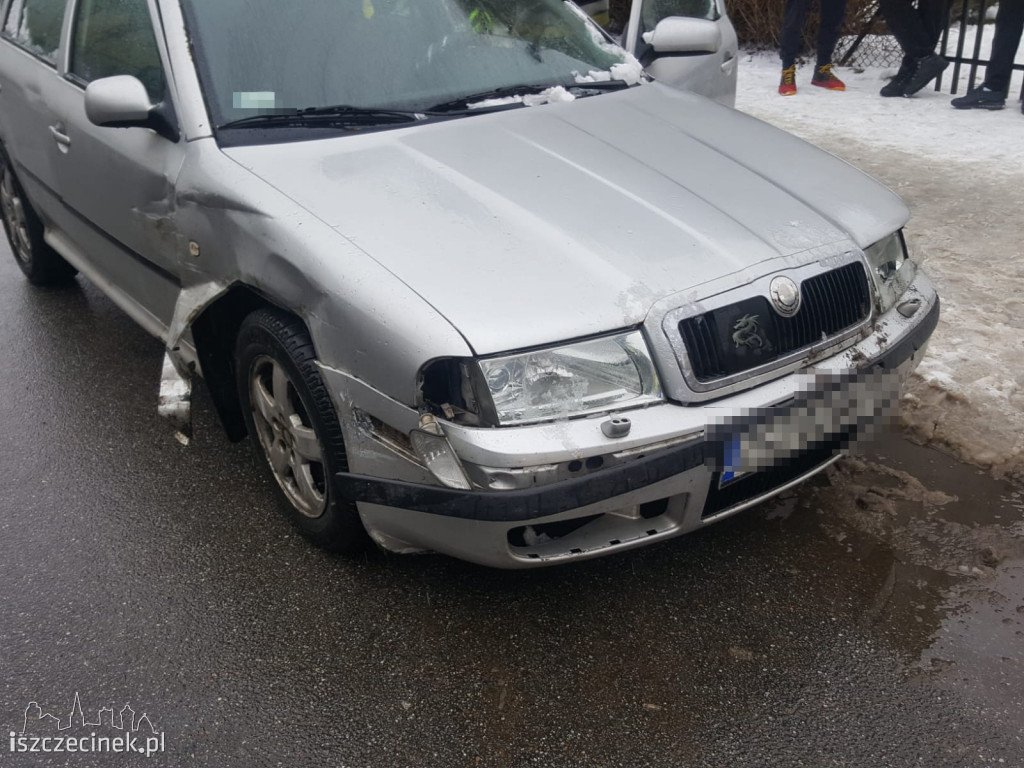 Stłuczka w centrum Barwic. Trzy samochody rozbite