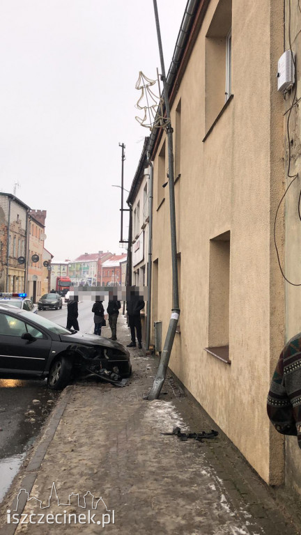 Stłuczka w centrum Barwic. Trzy samochody rozbite