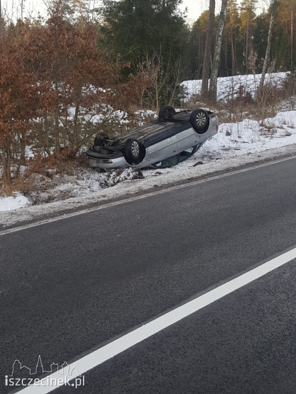Szklanka na drodze. Samochody lądowały na dachach