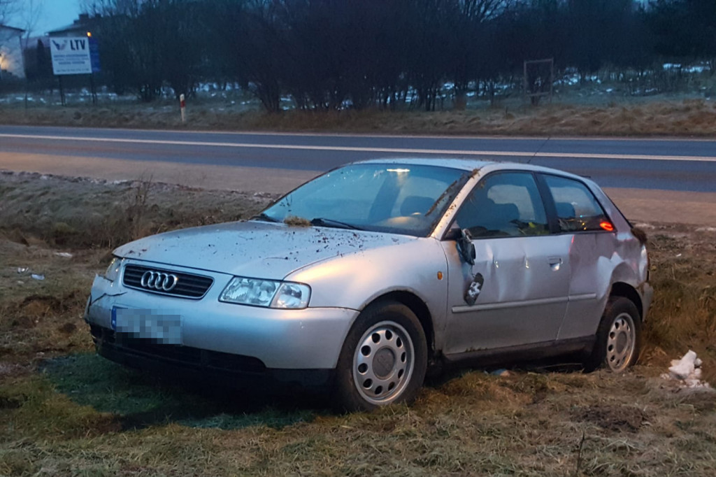 Audi w rowie. Gdzie jest kierowca?
