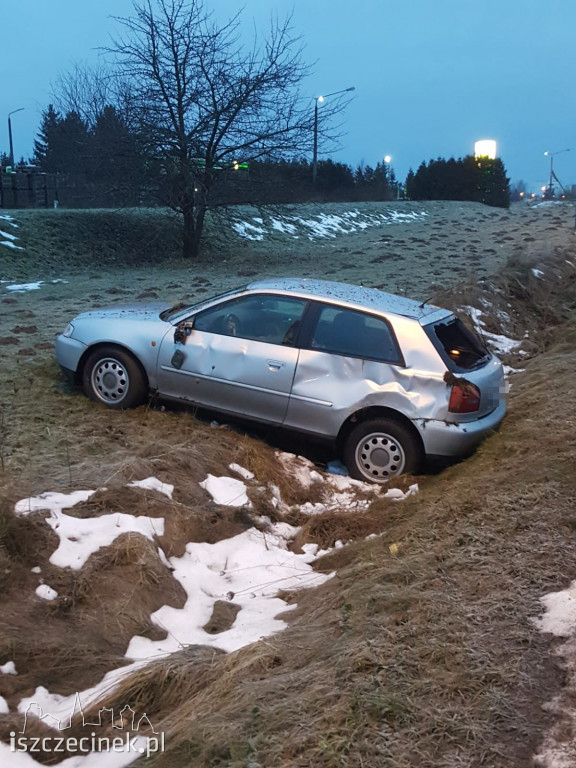Audi w rowie. Gdzie jest kierowca?
