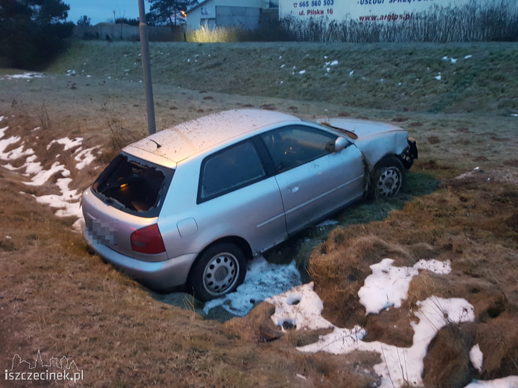 Audi w rowie. Gdzie jest kierowca?