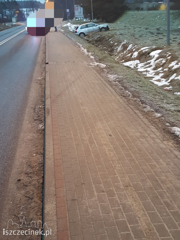 Audi w rowie. Gdzie jest kierowca?
