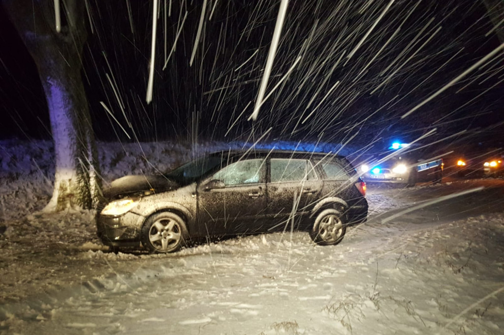 Zima nie daje za wygraną. Fatalne warunki na drogach. Seria kolizji
