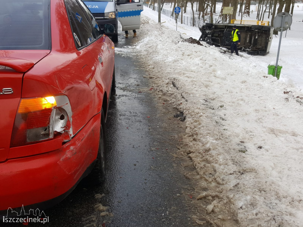 Szczecinek, ulica Kościuszki. Bus wpadł na chodnik.