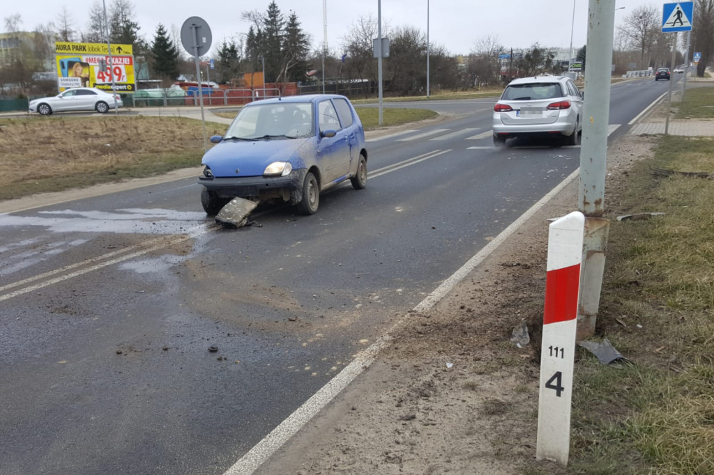 Po pijanemu uderzył w lampę i uciekł. Na miejsce przysłał swojego kolegę