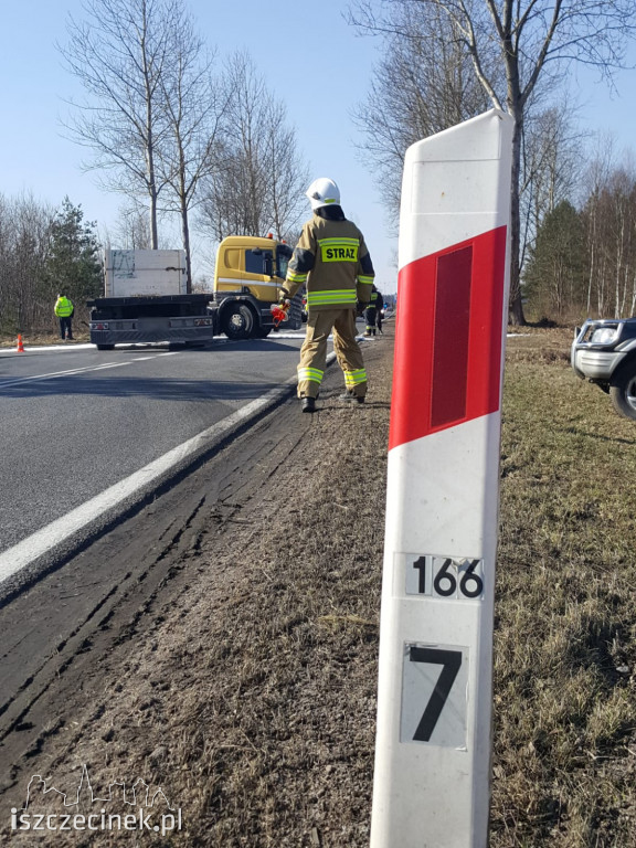 Zderzenie busa z ciężarówką na DK-20 w Białym Borze ZDJĘCIA