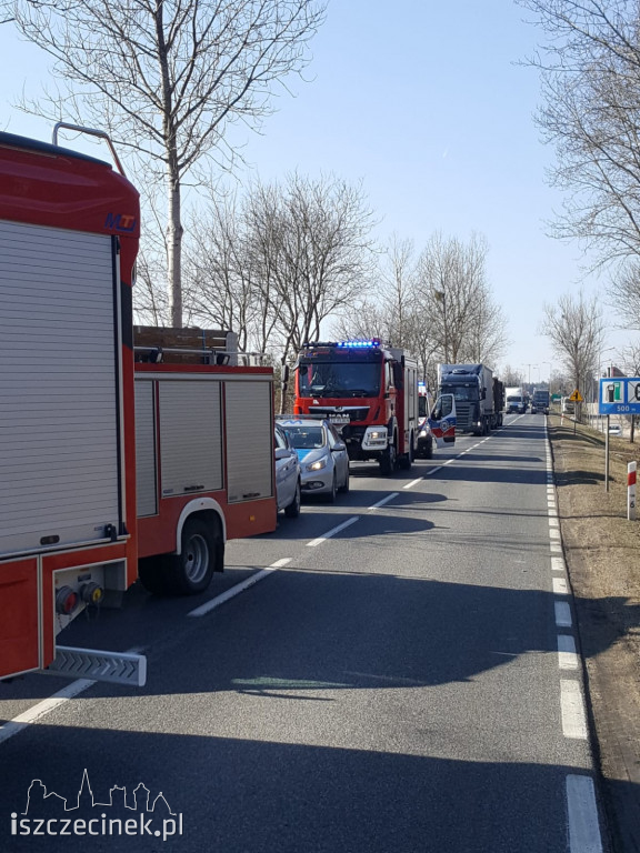 Zderzenie busa z ciężarówką na DK-20 w Białym Borze ZDJĘCIA