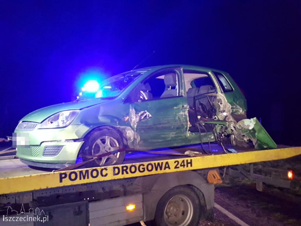 Kolizja pod Turowem. Trzy samochody rozbite