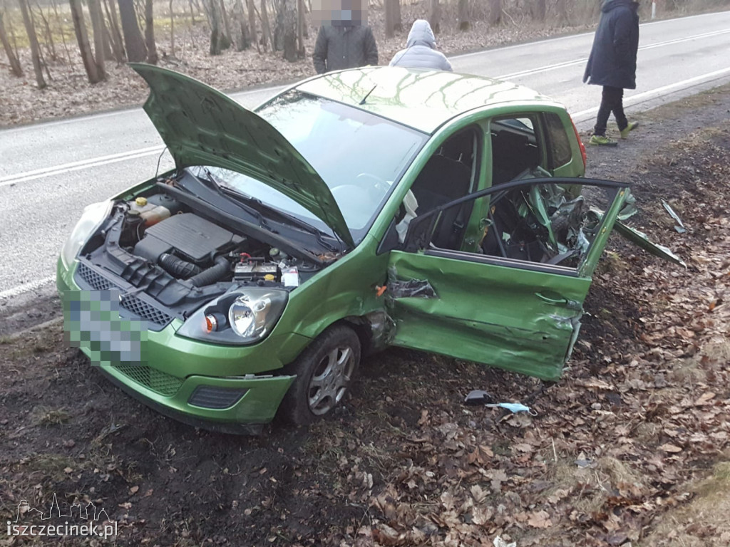 Kolizja pod Turowem. Trzy samochody rozbite