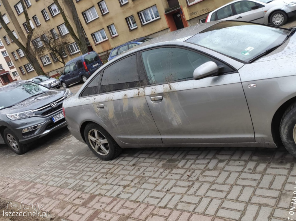 Szalał po marihuanie. Zniszczył 5 samochodów