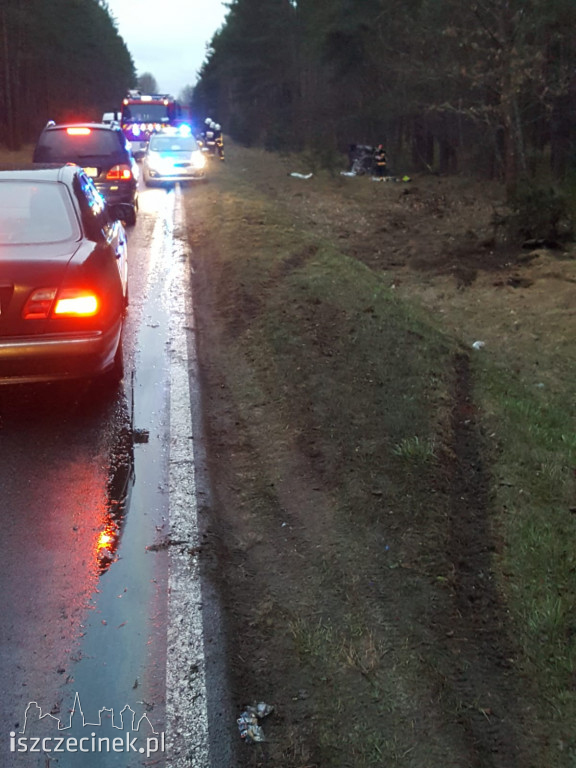 Pijany kierowca zakończył podróż dachowaniem ZDJĘCIA