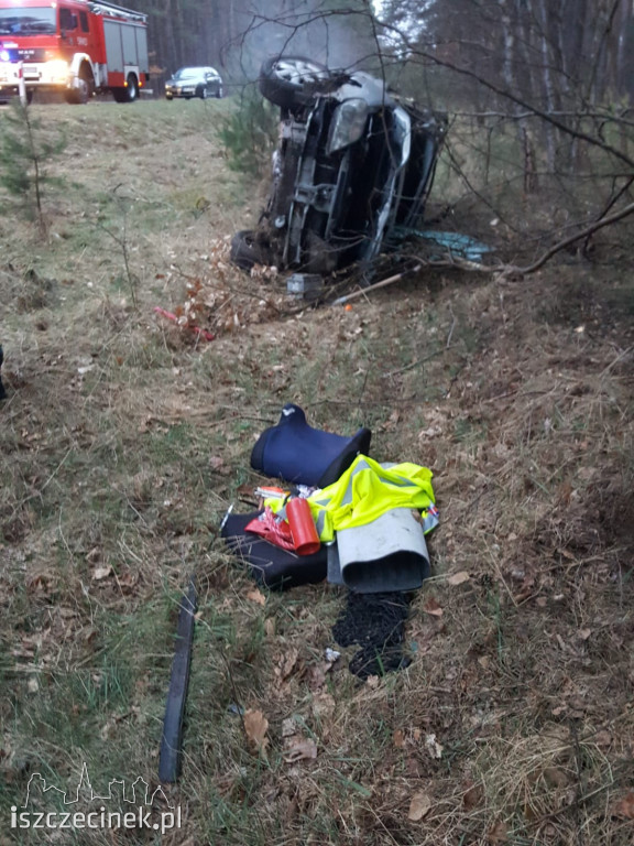 Pijany kierowca zakończył podróż dachowaniem ZDJĘCIA