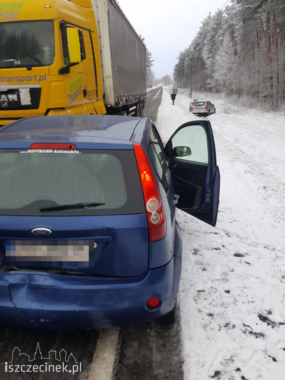 Fatalne warunki na drogach. Kolizja goni kolizję [FOTO]