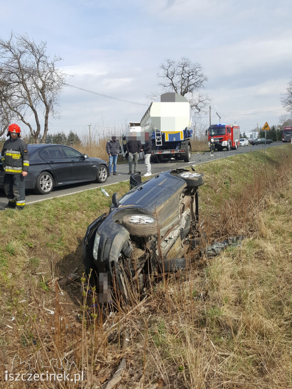Zderzenie osobówki z cysterną na DW-172. Droga zablokowana