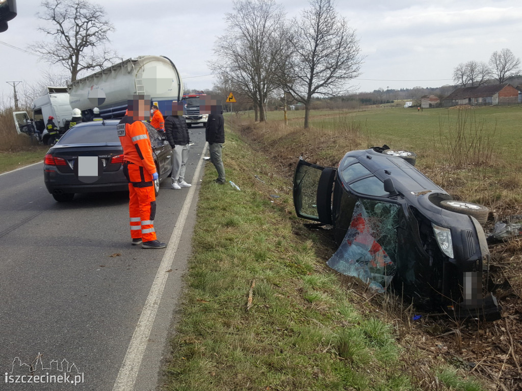 Zderzenie osobówki z cysterną na DW-172. Droga zablokowana