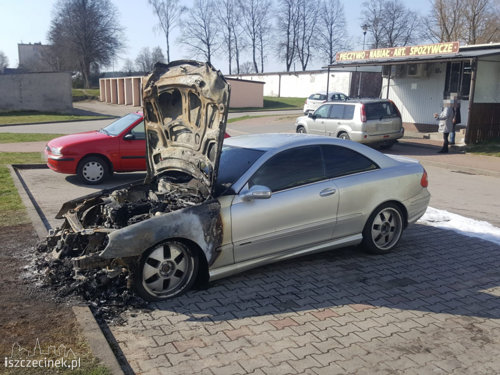 Biały Bór. Spłonął mercedes