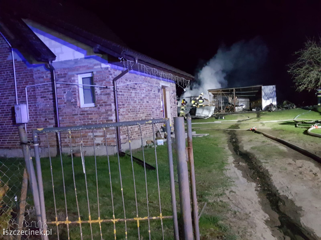 Nocny pożar w Gwdzie Wielkiej. Pięć jednostek straży pożarnej w akcji