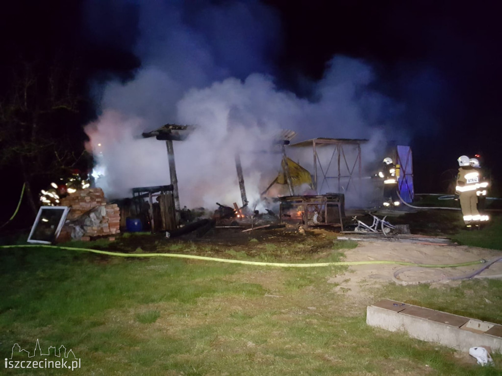 Nocny pożar w Gwdzie Wielkiej. Pięć jednostek straży pożarnej w akcji