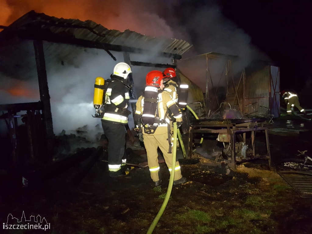 Nocny pożar w Gwdzie Wielkiej. Pięć jednostek straży pożarnej w akcji