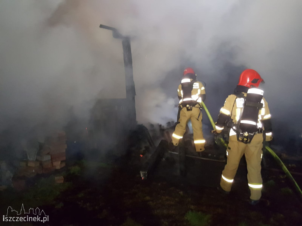 Nocny pożar w Gwdzie Wielkiej. Pięć jednostek straży pożarnej w akcji