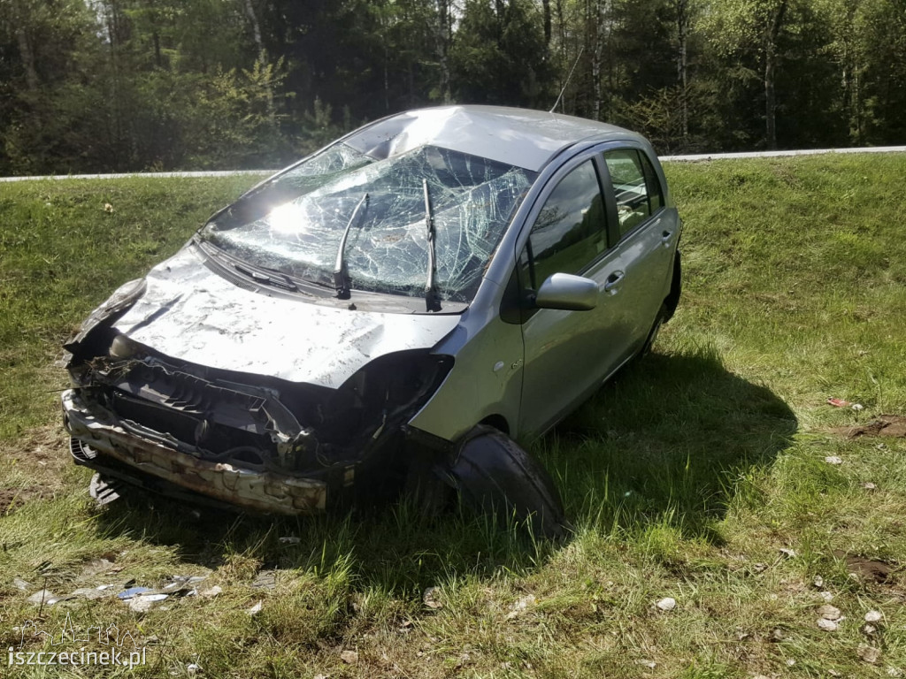 Dachowanie samochodu osobowego pod Białym Borem (DK-25)