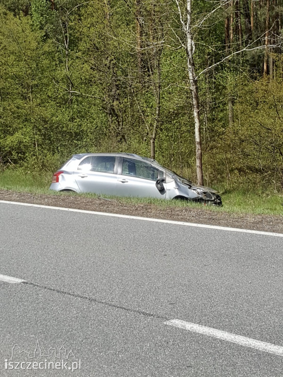 Dachowanie samochodu osobowego pod Białym Borem (DK-25)