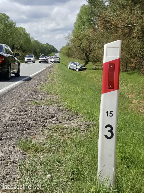 Dachowanie samochodu osobowego pod Białym Borem (DK-25)