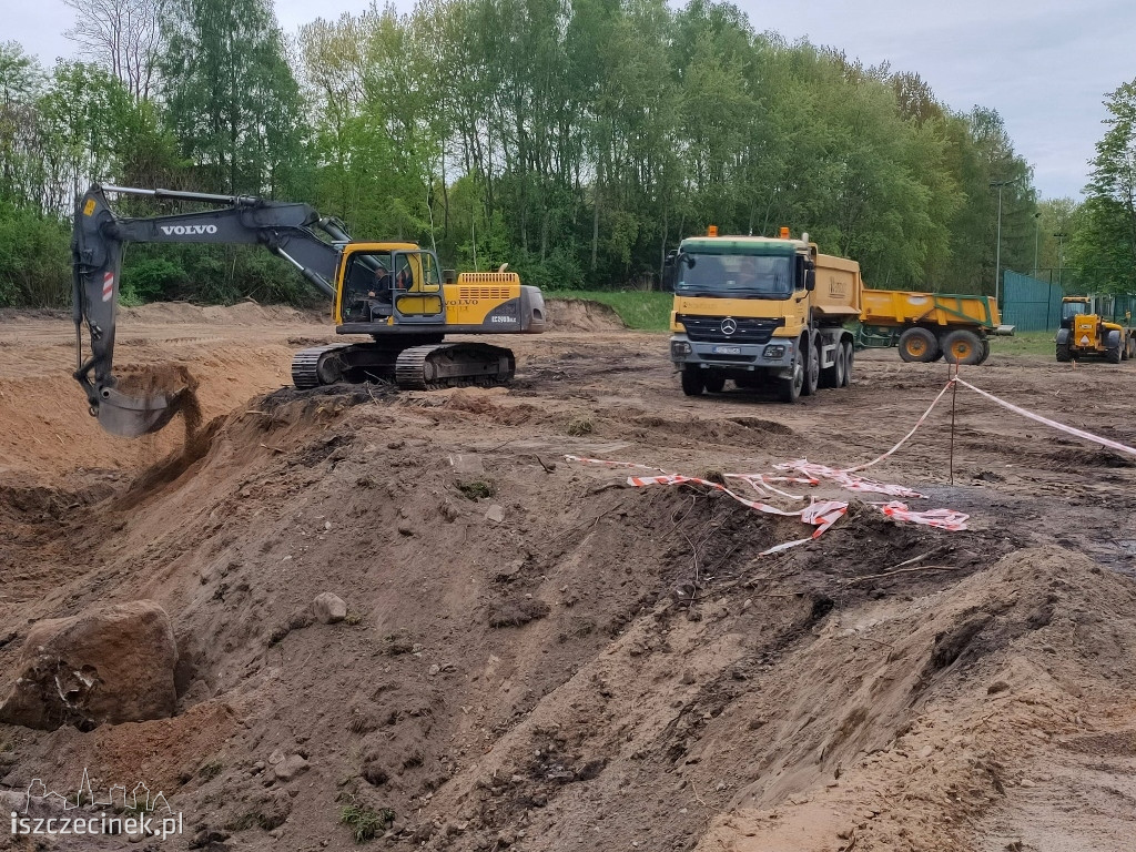 Trwają prace związane z budową hali sportowej przy 