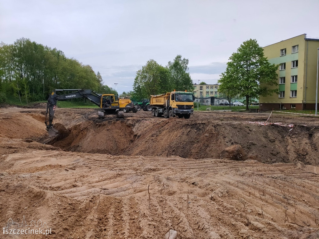 Trwają prace związane z budową hali sportowej przy 