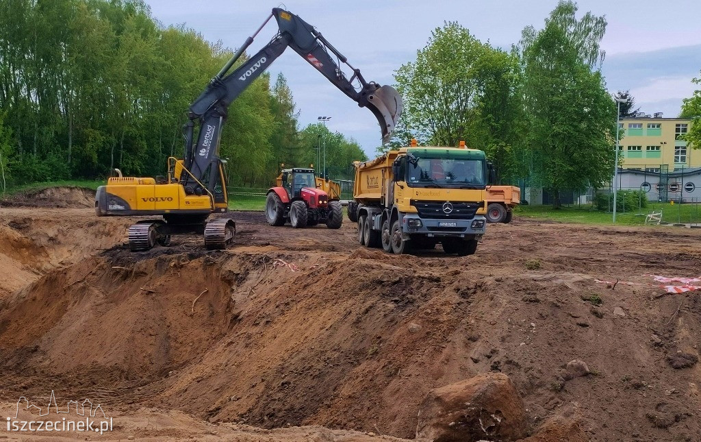 Trwają prace związane z budową hali sportowej przy 