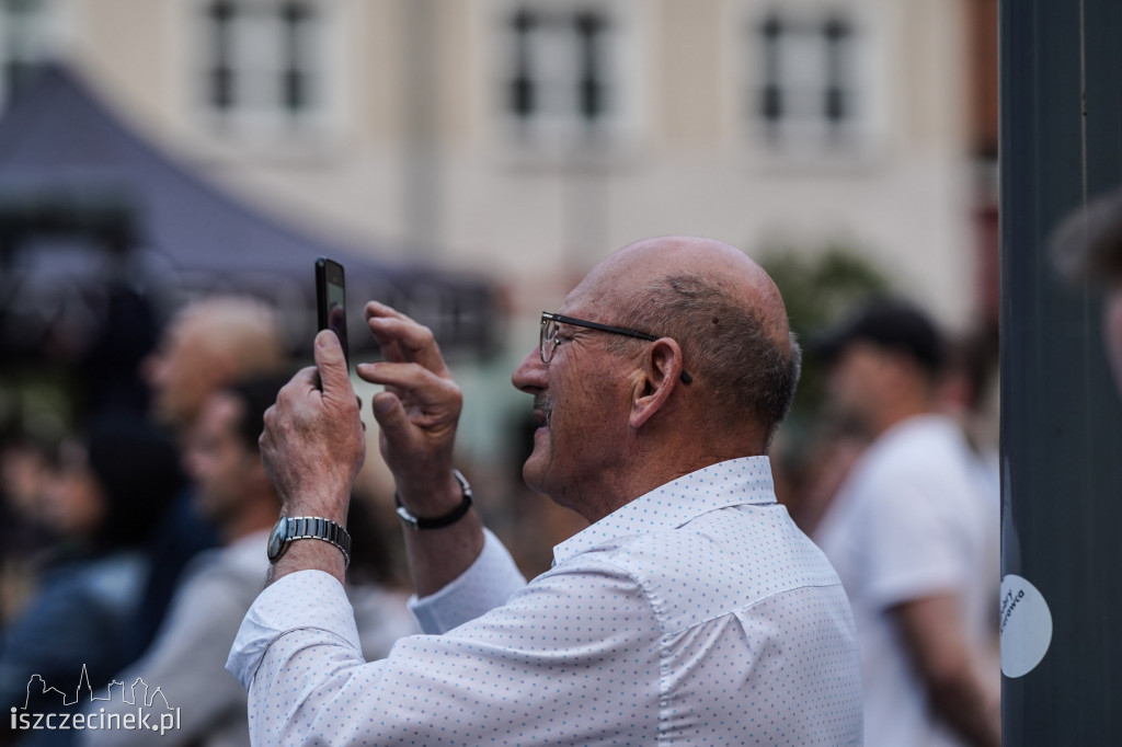 Muzy wieczorem. Niezwykłe wydarzenie przed ratuszem