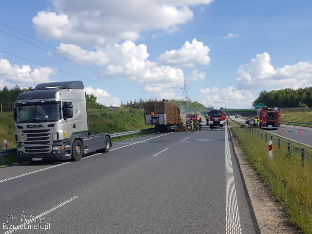 Obwodnica Szczecinka. Pożar naczepy z sianem