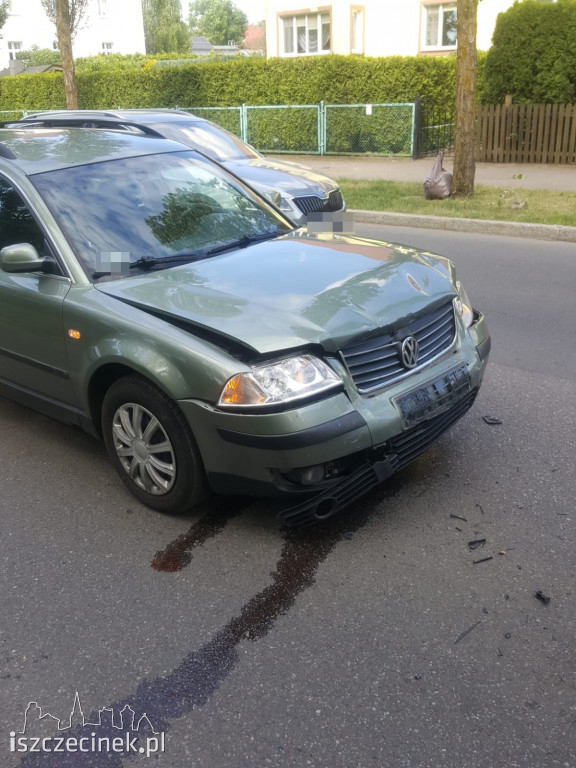 Stłuczka trzech aut na Mickiewicza. Jeden z kierowców pod wpływem alkoholu