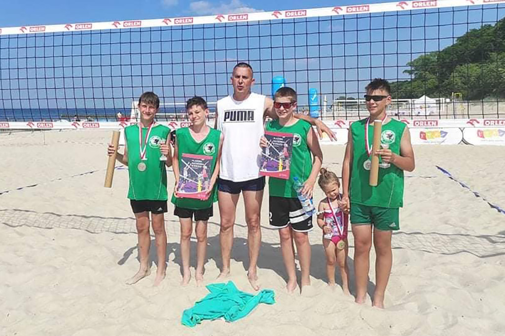 Młodzi siatkarze mistrzami województwa w plażowej piłce siatkowej!