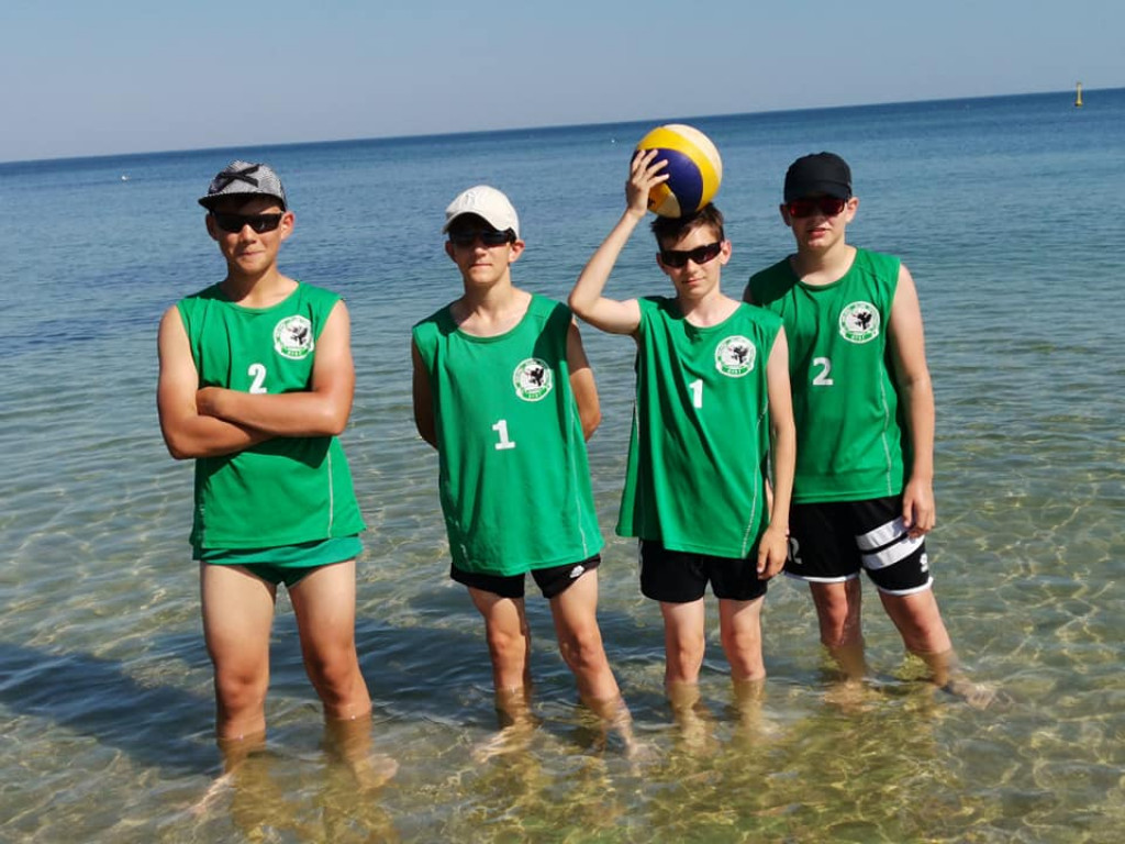 Młodzi siatkarze mistrzami województwa w plażowej piłce siatkowej!