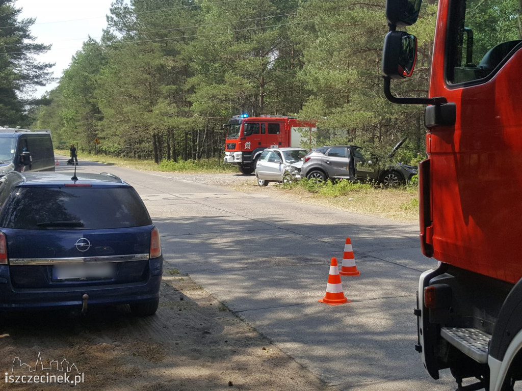 Wypadek pod Bornem Sulinowem. Zderzenie dwóch samochodów