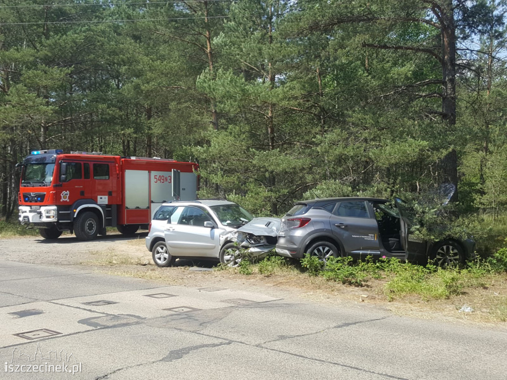 Wypadek pod Bornem Sulinowem. Zderzenie dwóch samochodów