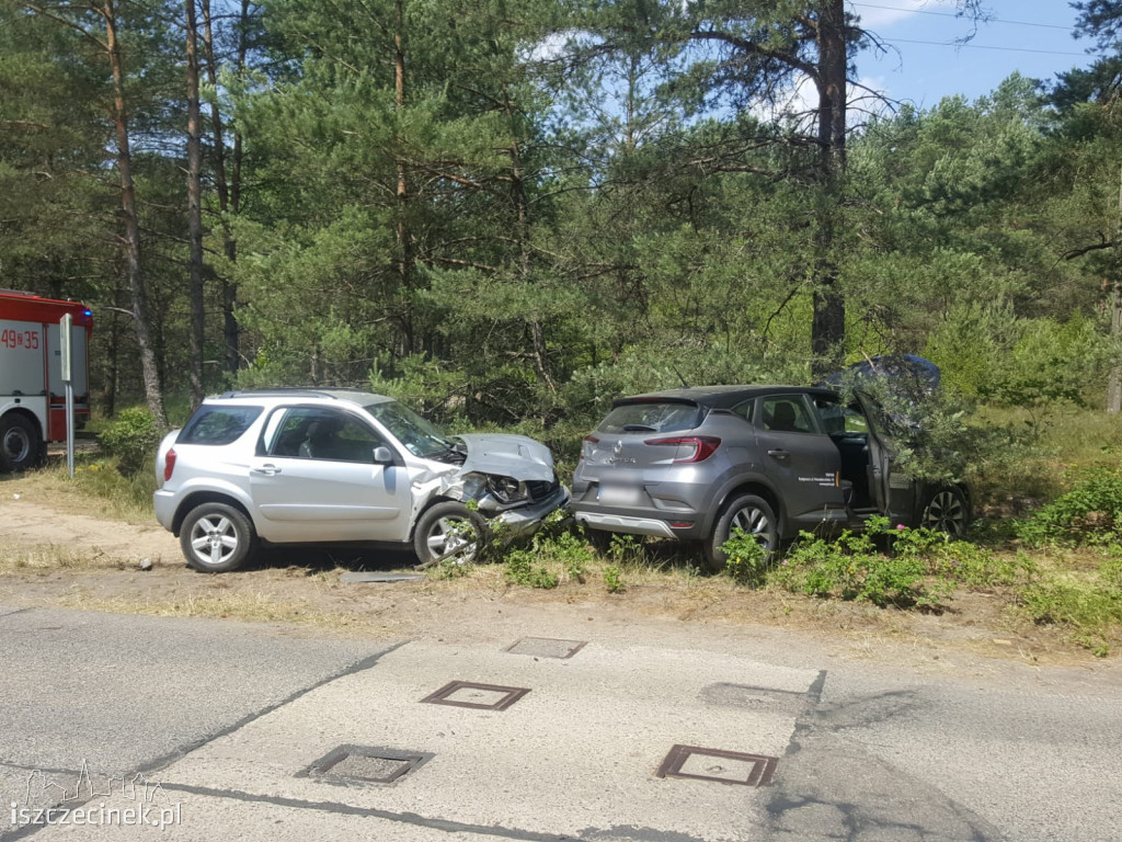 Wypadek pod Bornem Sulinowem. Zderzenie dwóch samochodów