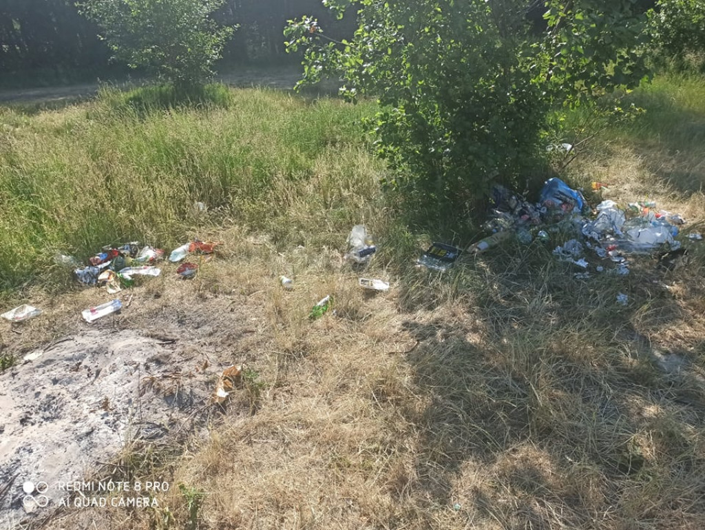 Śmieci na plaży w Gwdzie Wielkiej