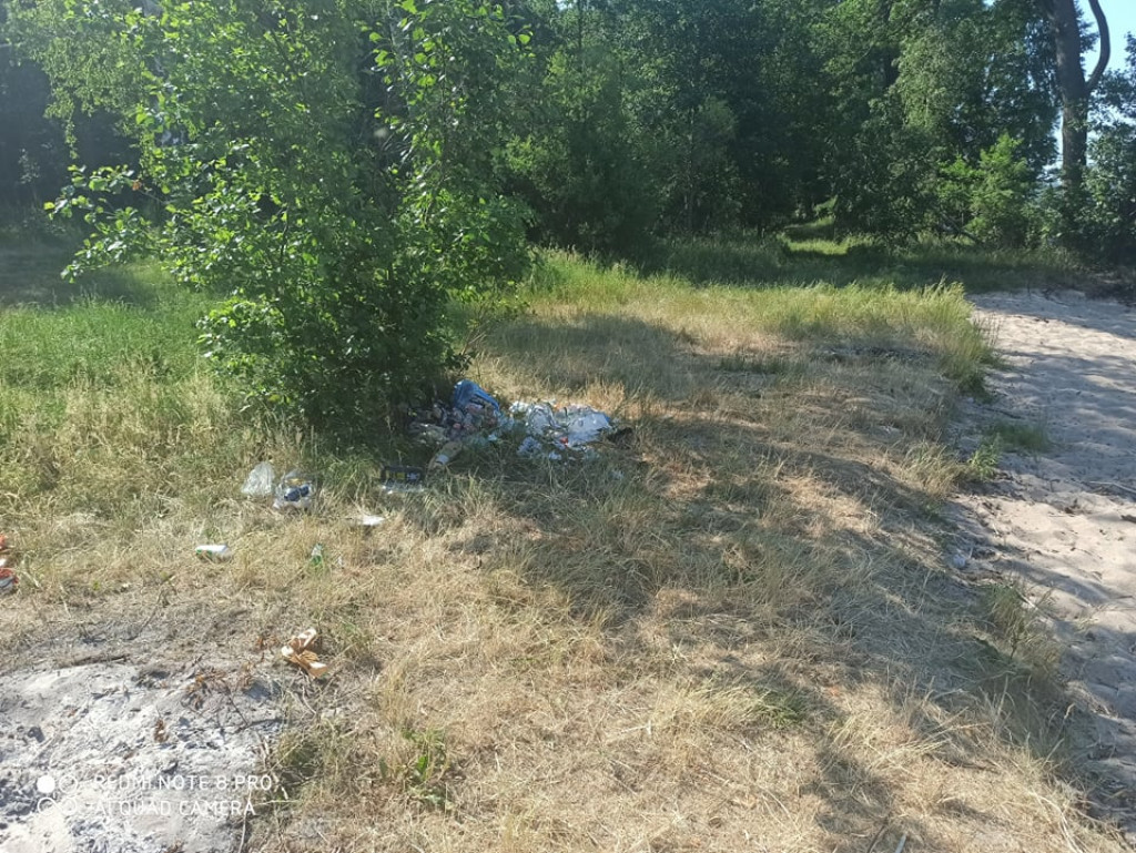 Śmieci na plaży w Gwdzie Wielkiej