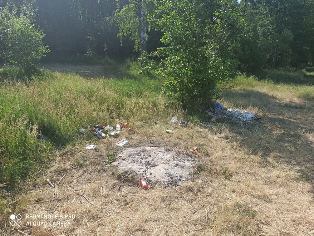 Śmieci na plaży w Gwdzie Wielkiej