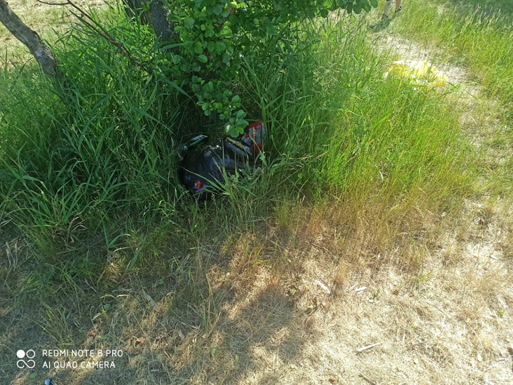 Śmieci na plaży w Gwdzie Wielkiej