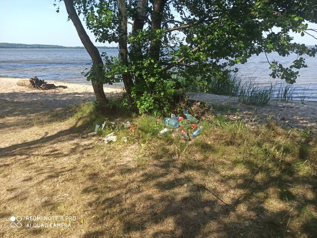 Śmieci na plaży w Gwdzie Wielkiej