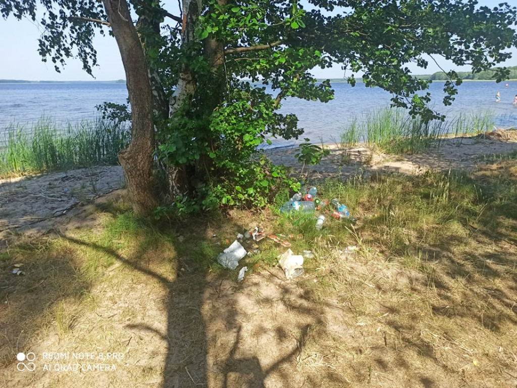 Śmieci na plaży w Gwdzie Wielkiej