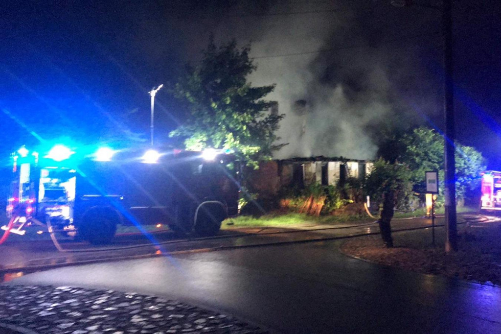 Nocny pożar domu w Sulikowie. Budynek spłonął doszczętnie