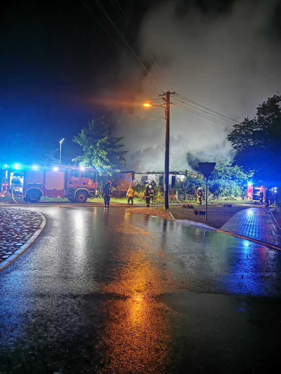 Nocny pożar domu w Sulikowie. Budynek spłonął doszczętnie