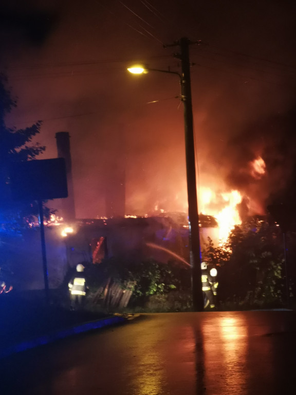 Nocny pożar domu w Sulikowie. Budynek spłonął doszczętnie