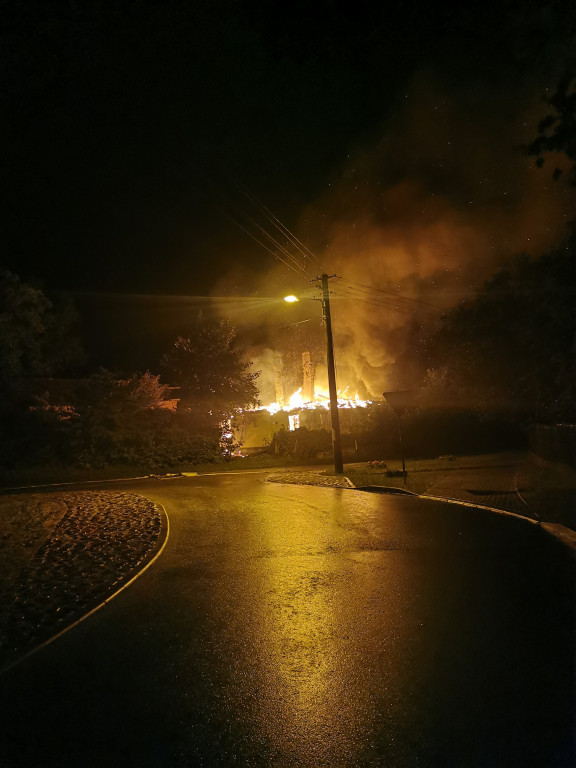 Nocny pożar domu w Sulikowie. Budynek spłonął doszczętnie